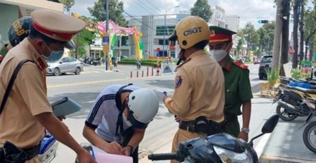 Những mức phạt lỗi không có hoặc không mang bằng lái xe năm 2024