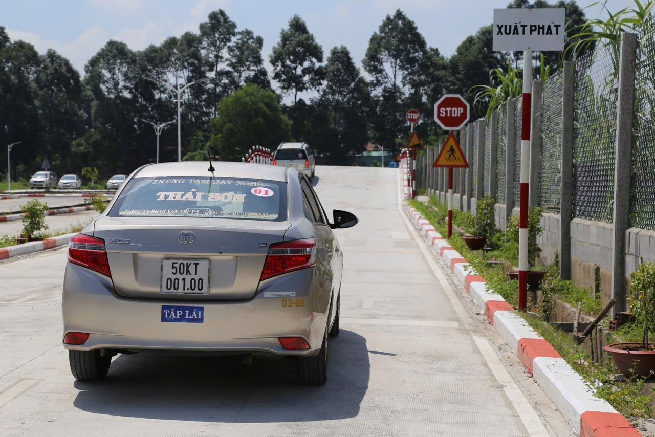 học lái xe Thái Sơn 600 câu hỏi